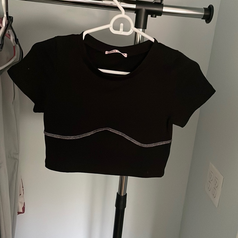 Black baby tee